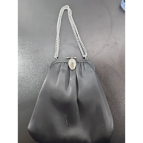 Black Satin Clutch Bag With Silver Color Chain And Kiss Clasp - Picture 3 of 8